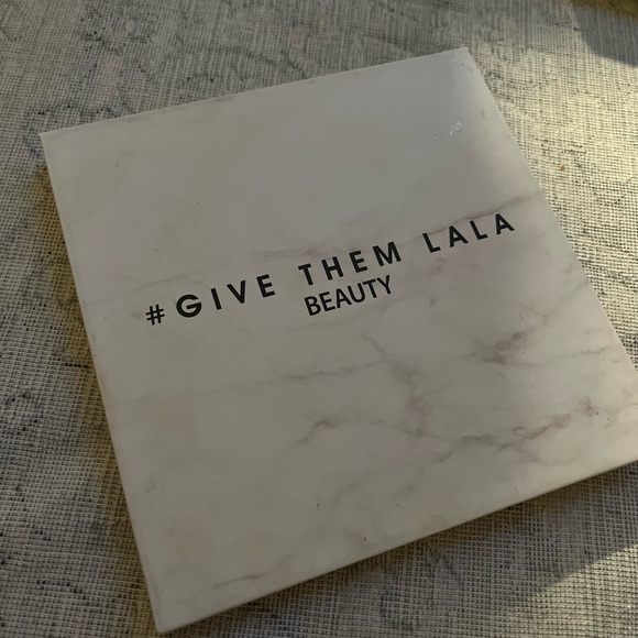 “GIVE THEM LALA BEAUTY”Eye shadow pallet!! - Picture 4 of 5